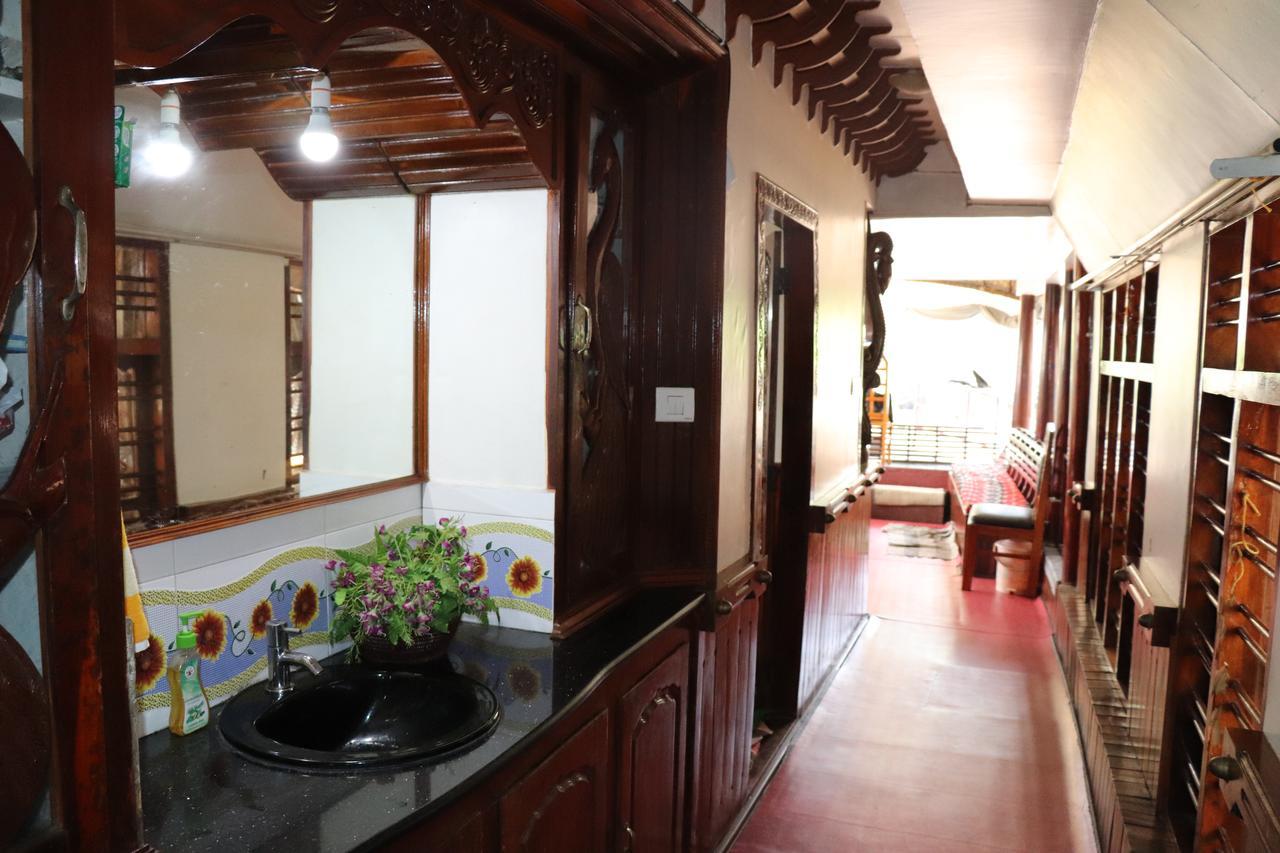 Friends Cruise, Nightstay Houseboat Alappuzha Exterior photo
